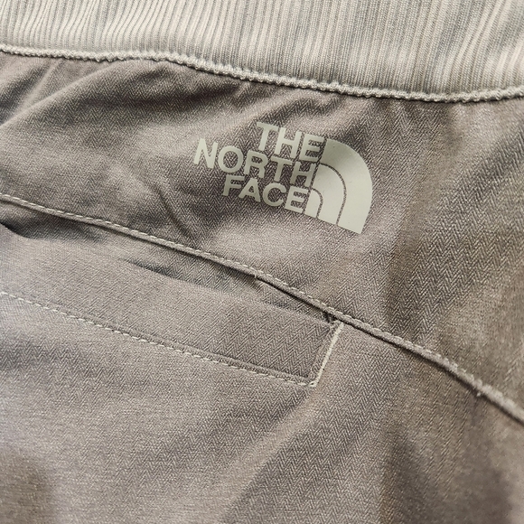 North Face Aphrodite Motion Capri pants in Asphalt Grey Womens Large NWOT - Picture 5 of 8